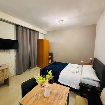 Downtown Studio Of 6 Serrai